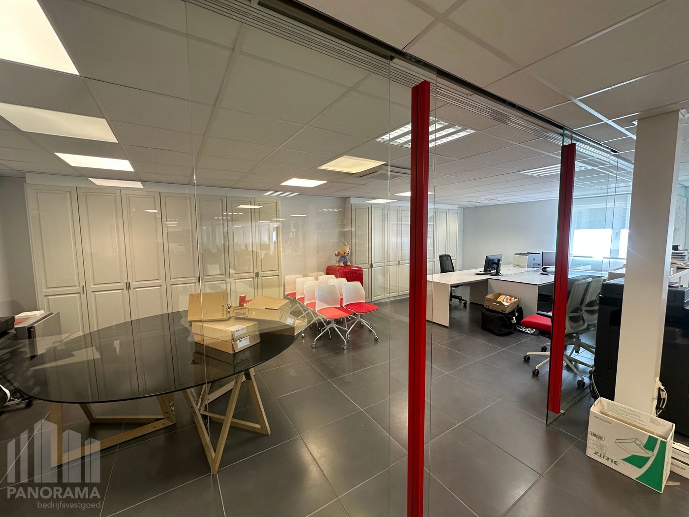 Ruim bedrijfsgebouw met magazijn en moderne kantoorruimte te huur in Marke - foto 4