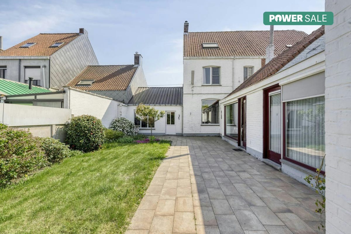 Zeer ruim huis met dubbele garage en leuke tuin in Izegem - foto 1