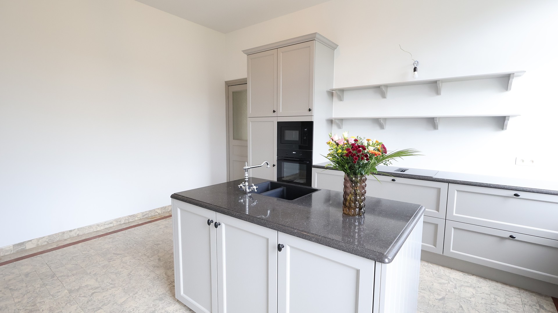 Karaktervol, gerenoveerd herenhuis met loods en weide te huur in Gits - foto 5