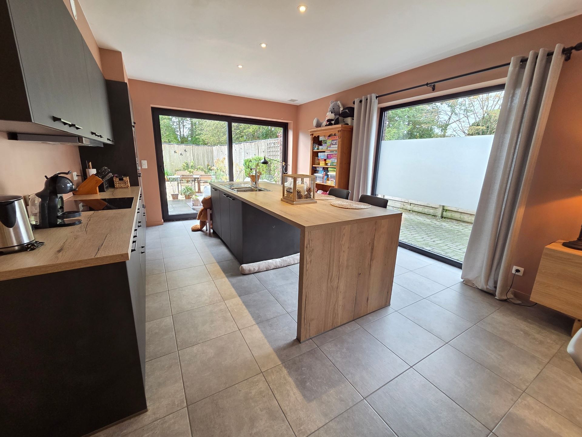 Ruim duplexapp van 144 m², 3 slpks met zuidgerichte tuin en 2 staanplaatsen - foto 4