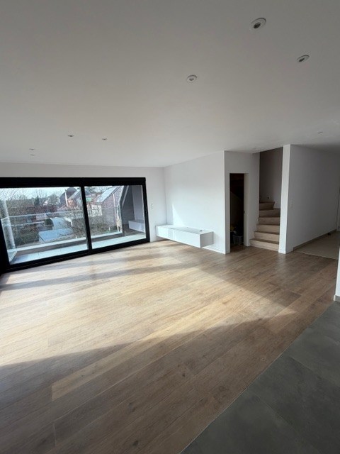 Zeer ruim recent duplex app met 3 slpks, 2 terrassen en autostaanplaats. - foto 5