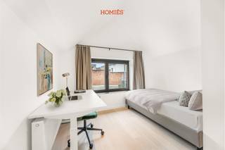 In dit charmante, volledig vernieuwde studentengebouw te Ravenstraat 64 bevindt zich deze bijzonder gezellige studentenkamer met eigen sanitair op...