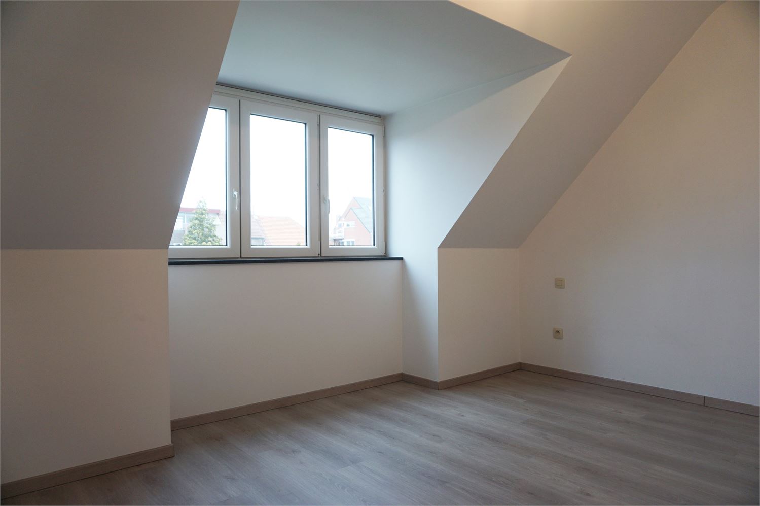 Duplex appartement met terras, 2 slaapkamers en dubbele autostaanplaats in centrum Paal - foto 5