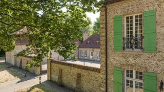 Perfecte woonst voor praktijk aan huis. Inwonend personeel of kangoeroe/zorg wonen in absolute privacy!Perigordijnse architectuur met binnenkoer naar...