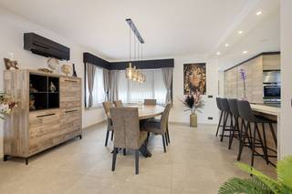 Ontdek deze schitterende, gerenoveerde open bebouwing in het groene Brecht, ideaal voor wie op zoek is naar ruimte, comfort en kwaliteit. De...