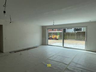 Lichtrijk gelijkvloers nieuwbouwappartement met 3 slaapkamers in LierDit moderne gelijkvloers appartement maakt deel uit van een kleinschalig...