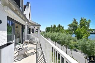 Licht en ruim appartement met zonneterras en uniek zicht op het Duinenwatermeer.Dit smaakvol afgewerkte appartement bevindt zich op de tweede...