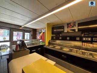 WONING MET HANDELSRUIMTE IN HET CENTRUM VAN GERAARDSBERGENRichtprijs : 339.000 euro Recente nieuwbouwwoning uit 2002 met 3 kamers en stadstuin.Deze...