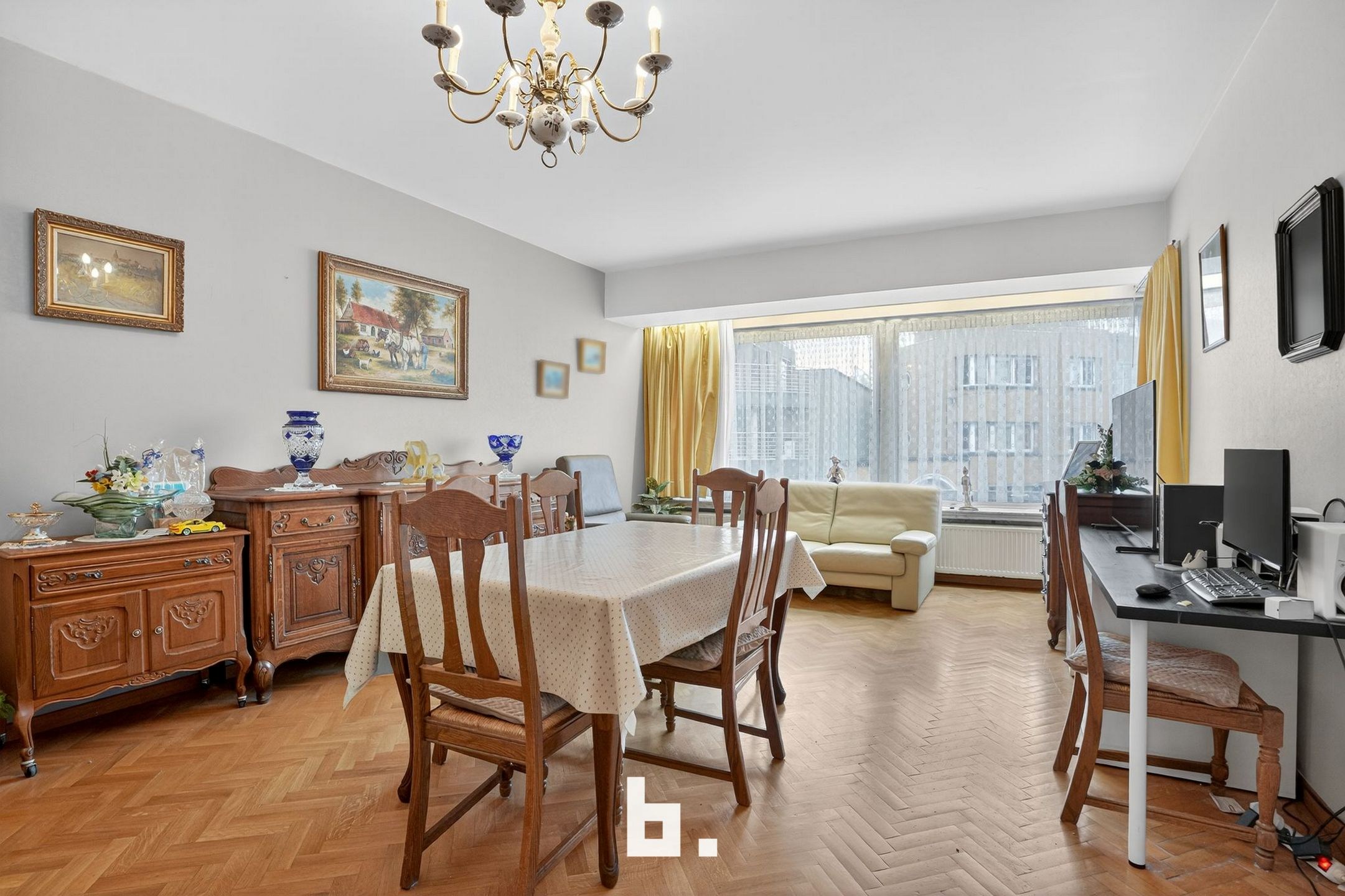 Verzorgd appartement met twee slaapkamers in hartje Roeselare! - foto 2