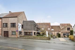 Opbrengsteigendom- Projectgrond te Puurs met uitzonderlijk potentieel.  Dit indrukwekkend pand in Puurs is een unieke gelegenheid voor ondernemers en...