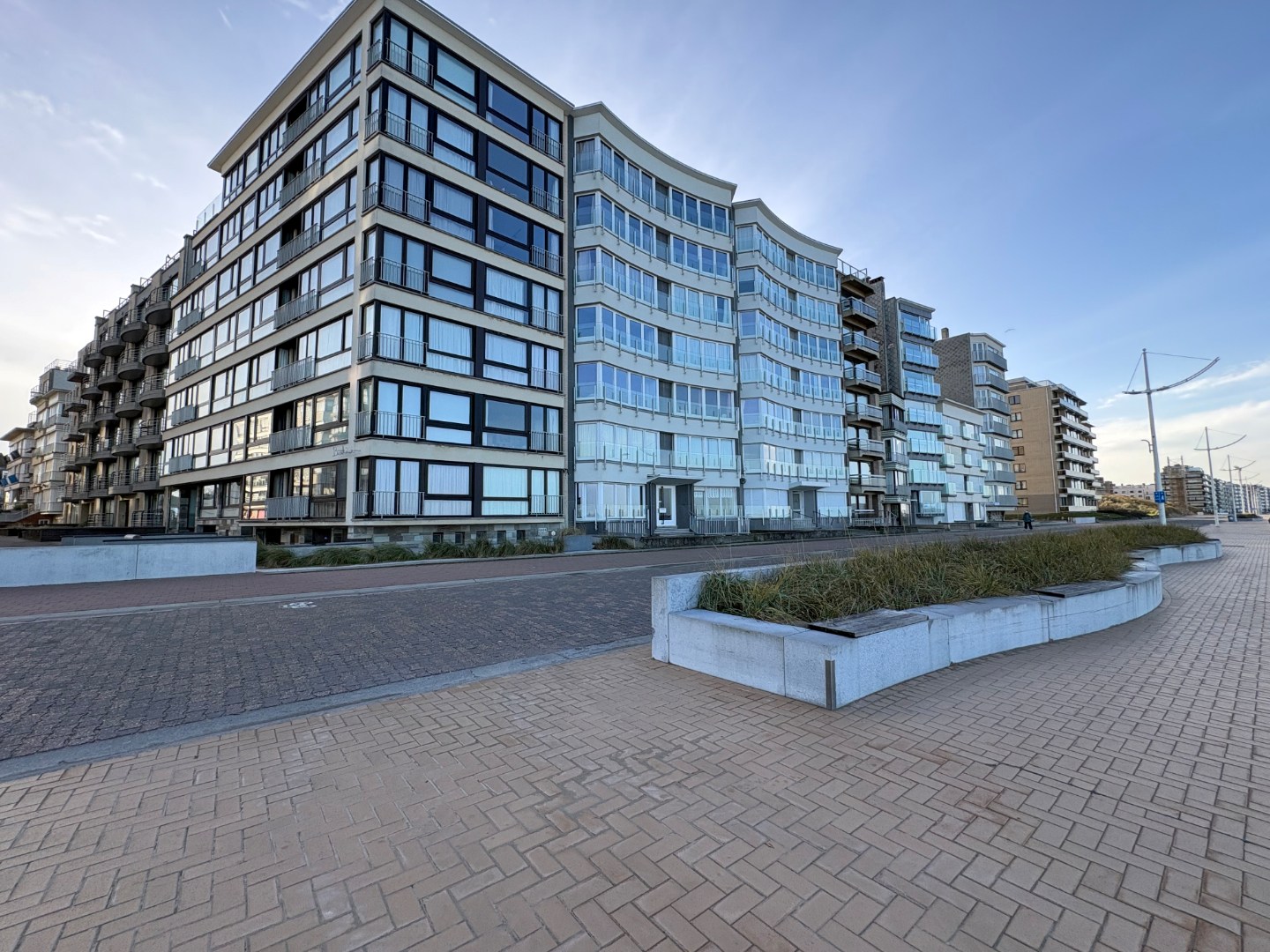 À vendre : appartement entièrement rénové de 3 chambres sur la digue à Coxyde - photo 3