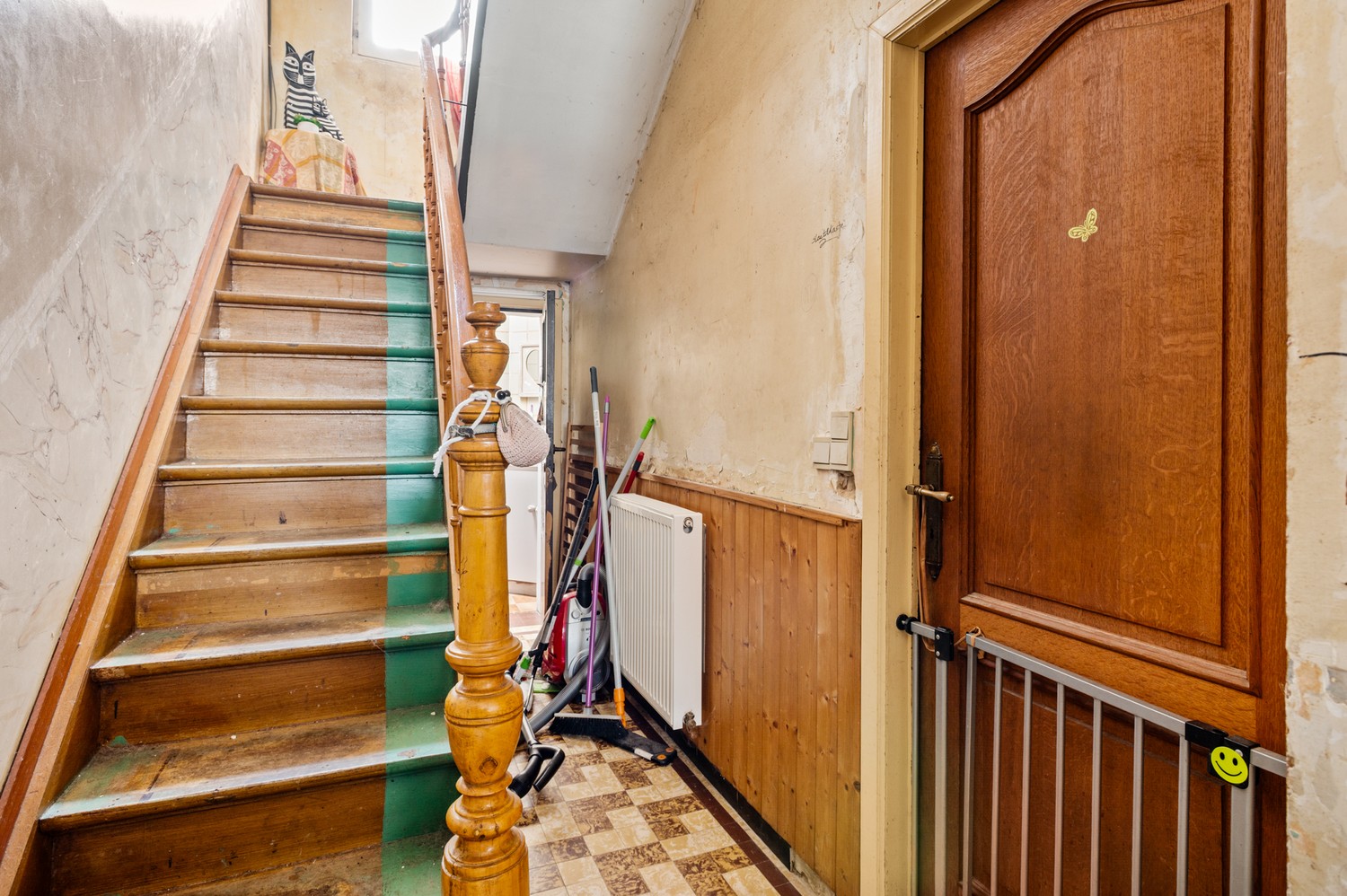 Gedeeltelijk te renoveren rijwoning met 3 slaapkamers, tuin en veel potentieel in Merksem! - foto 4