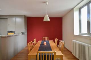 In een rustige straat te Mariaburg bevindt zich dit verzorgd appartement op de tweede verdieping van een kleinschalig gebouw. Dankzij de...