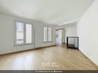 Tel: 0456 79 45 19 / E-mail: sophia.vanhove@weinvest.be<br /><br />We Invest biedt u met plezier, in exclusiviteit, dit charmante en zeer lichtrijke appartement aan, gelegen op de 1ste verdieping achteraan in een gebouw in Brussel.<br /><br />Ideaal gelegen in Brussel, geniet het pand van een uitstekende ligging vlakbij Sint-Katelijne, de Sint-Goriks Hallen en het stadscentrum. De buurt biedt een dynamisch en aangenaam leefkader met tal van winkels, supermarkten, restaurants, cafés en openbaar vervoer op wandelafstand. U geniet bovendien van een snelle toegang tot de belangrijkste verkeersaders en alle voorzieningen van het centrum van Brussel.<br /><br />Het appartement bestaat uit een aangename, lichtrijke woonkamer, een uitgeruste keuken, evenals een moderne doucheruimte met toilet. Een binnentrap leidt naar de verdieping, die een tweede lichtrijke leefruimte biedt, ideaal als bureau- of ontspanningsruimte.<br /><br />Huurprijs: €910/maand<br />Kosten: €95/maand (provisie voor warm water en verwarming, elektriciteit en onderhoud van de gemeenschappelijke delen).<br />EPC: F<br /><br />Onmiddellijk beschikbaar voor een minimumtermijn van 3 jaar.<br /><br />Wacht niet te lang om te komen bezichtigen! Voor meer exclusieve panden, bezoek www.weinvest.be