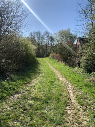 Mooi stukje bouwgrond voor halfopen bebouwing in het landelijke Meldert. Prachtig zicht op de velden.De breedte bedraagt 10,5 meter.  Voor een totale...