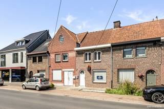 Cette maison a été entièrement rénovée il y a quelques années et comprend : un hall d'entrée avec débarras, un salon avec cuisine attenante et débarras, des toilettes et une salle de bains.<br /><br />À l'étage : 3 chambres.<br /><br />Escalier fixe menant à la chambre mansardée aménagée.<br /><br />Jardin avec terrasse et abri de jardin.<br /><br />+ Logement prêt à emménager ;<br />+ Chauffage central au gaz ;<br />+ Double vitrage ;<br />+ Disponible immédiatement ;<br />+ Électricité conforme.<br /><br />EPC 250 kWh/m² UC3673923<br /> 