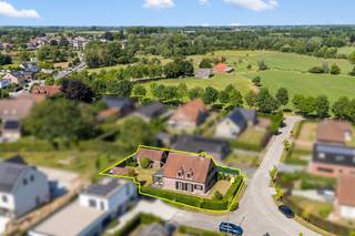 Ruime gezinswoning met 4 slaapkamers, 2 badkamers en zongerichte tuin in kindvriendelijke wijk.Gelegen in een rustige doodlopende straat in een...