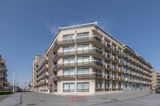 Deze garage kan u verlossen van het eindeloos zoeken naar parkeerplek. Gelegen aan de ingang van het toeristische centrum Nieuwpoort-Bad is dit...