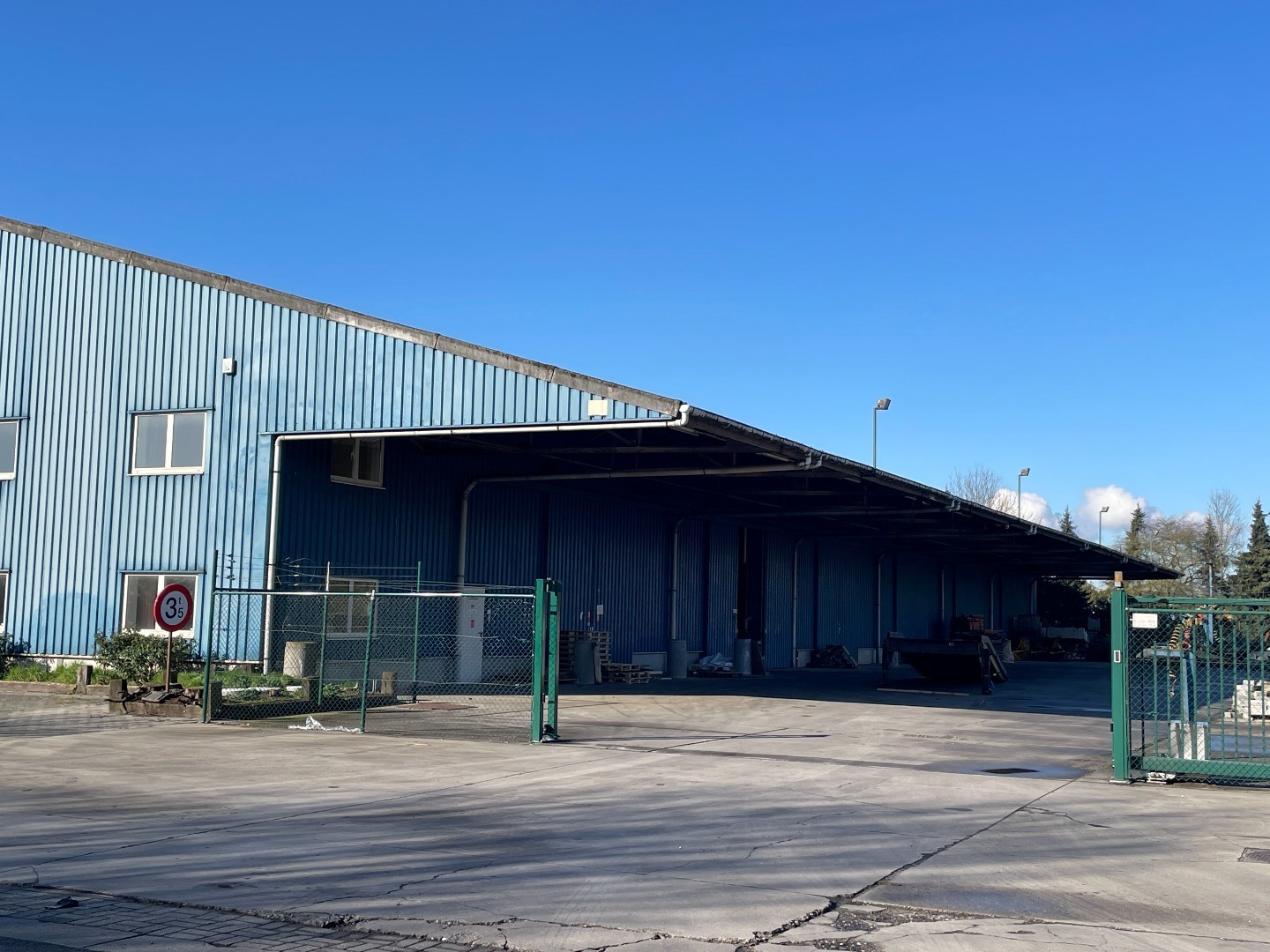 Kantoorgebouw met optie opslagfaciliteiten te Essen - foto 2