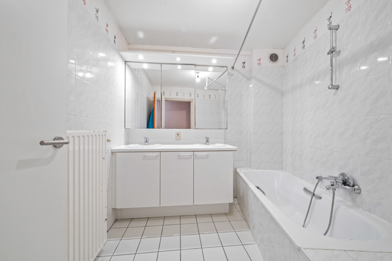 Roeselare : Instapklare hoek duplexappartement met 1 slaapkamer (kan opgesplitst worden ) met ruim terras nabij centrum + zolder - foto 5