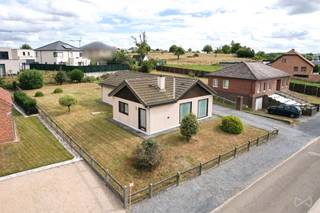 Ontdek deze charmante bungalow rustig gelegen vlak bij de dorpskern van Hoepertingen. De woning bevindt zich op een ruim perceel van 9 are en...