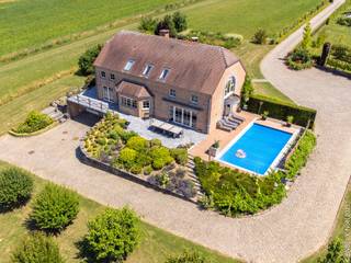 Gelegen in het hart van de wijngaard Coteaux des Avelines in Villers-la-Ville biedt deze uitzonderlijke villa van 300 m² een hoogwaardige coliving...