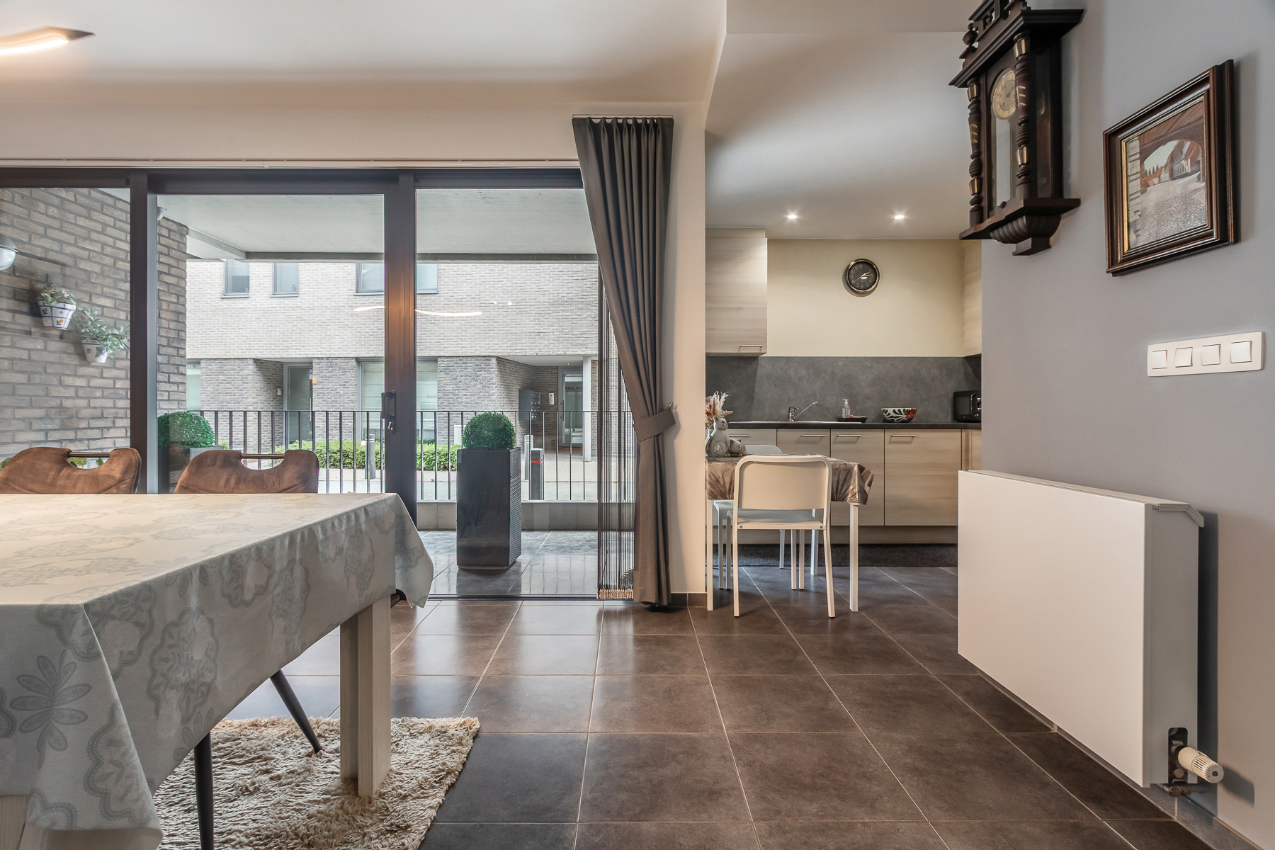 Gelijkvloersappartement met 2 slaapkamers en autostaanplaats - foto 5