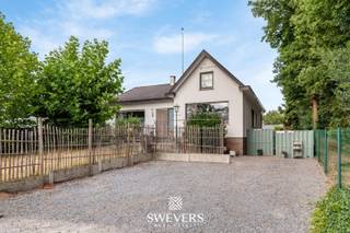 Interesse? Meer informatie op www.SWEVERS.be. - In de rustige Lusthofstraat in Heusden-Zolder staat een ruime, op te frissen gezinswoning op...