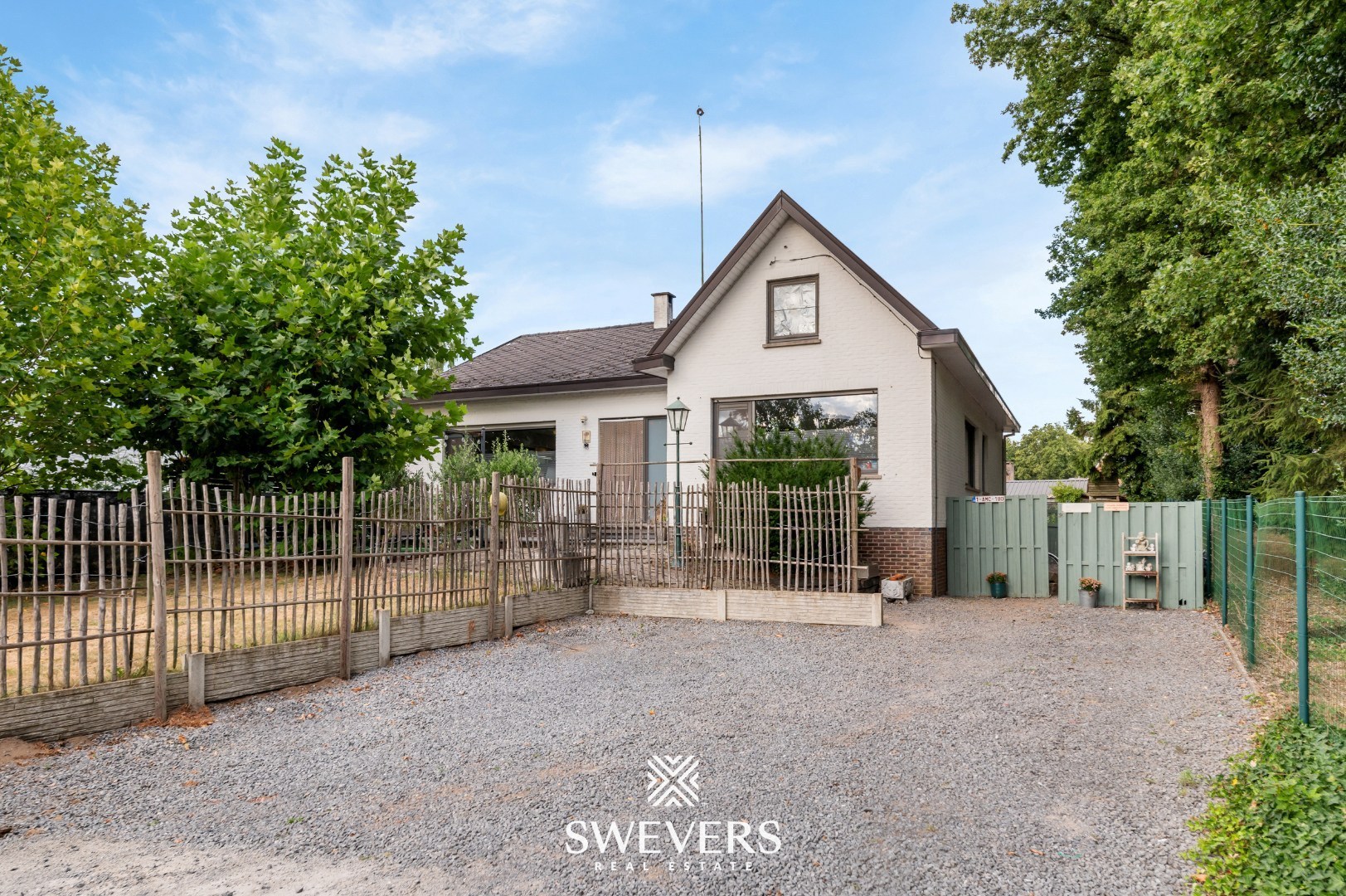 Gezinswoning met vier slaapkamers op ruim perceel in groene omgeving van Heusden-Zolder - foto 1