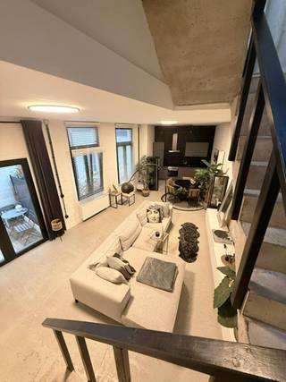 Ben je op zoek naar een unieke atelier te koop in Antwerpen? Dit instapklaar pand combineert de dynamiek van het Antwerpse stadscentrum met een...