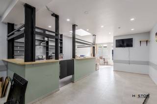 Bent u op zoek naar een perfect gelegen handelsruimte? Dan is dit pand precies wat u zoekt! Gelegen in het bruisende hart van Sint-Niklaas,...