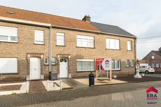 [[ DIT PAND NEEMT DEEL AAN DE ERA OPEN HUIZEN DAG OP 14/3 VAN 11:00 TOT 12:00 ]]Te koop: gesloten woning in Sint-Baafs-Vijve, gelegen in een rustige...