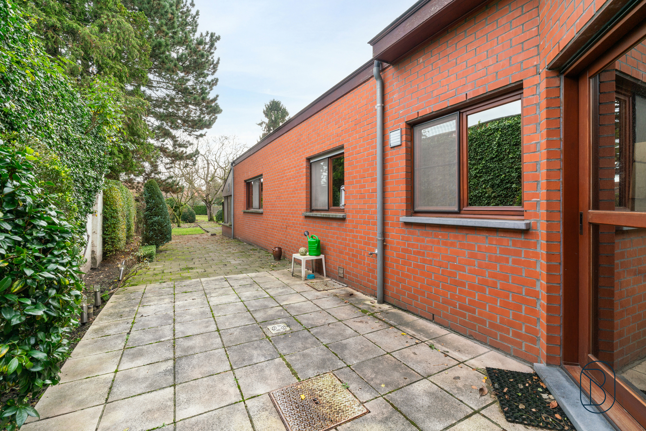 Topgelegen opbrengsteigendom met garage en grote tuin - foto 5