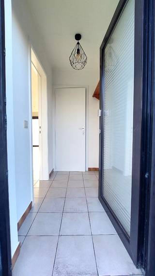 Deze gezellige woning is heel rustig gelegen in de Vicognewijkop wandelafstand van het strand, scholen en winkels.Bewoonbare oppervlakte van...