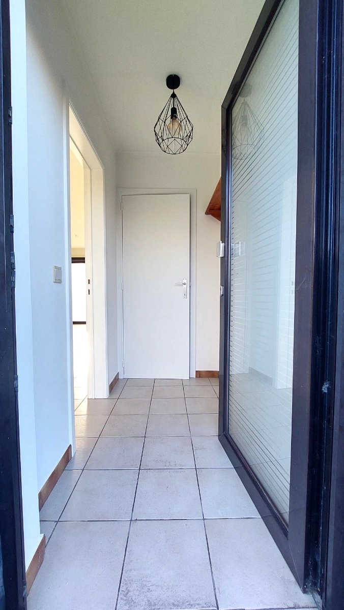 Rijwoning met 4 slaapkamers, zon gerichte tuin en garage met oprit - foto 2