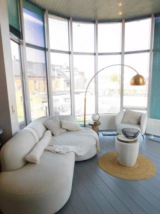 Ontdek dit charmante en comfortabele duplexappartement, ideaal gelegen aan de Koolmijnlaan 29 in het bruisende centrum van Beringen. Met...