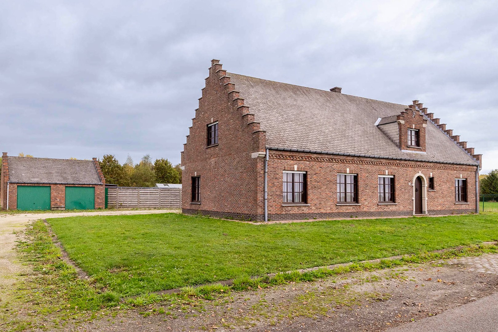 Landelijk gelegen woning met weiland op 90a 35ca - foto 2