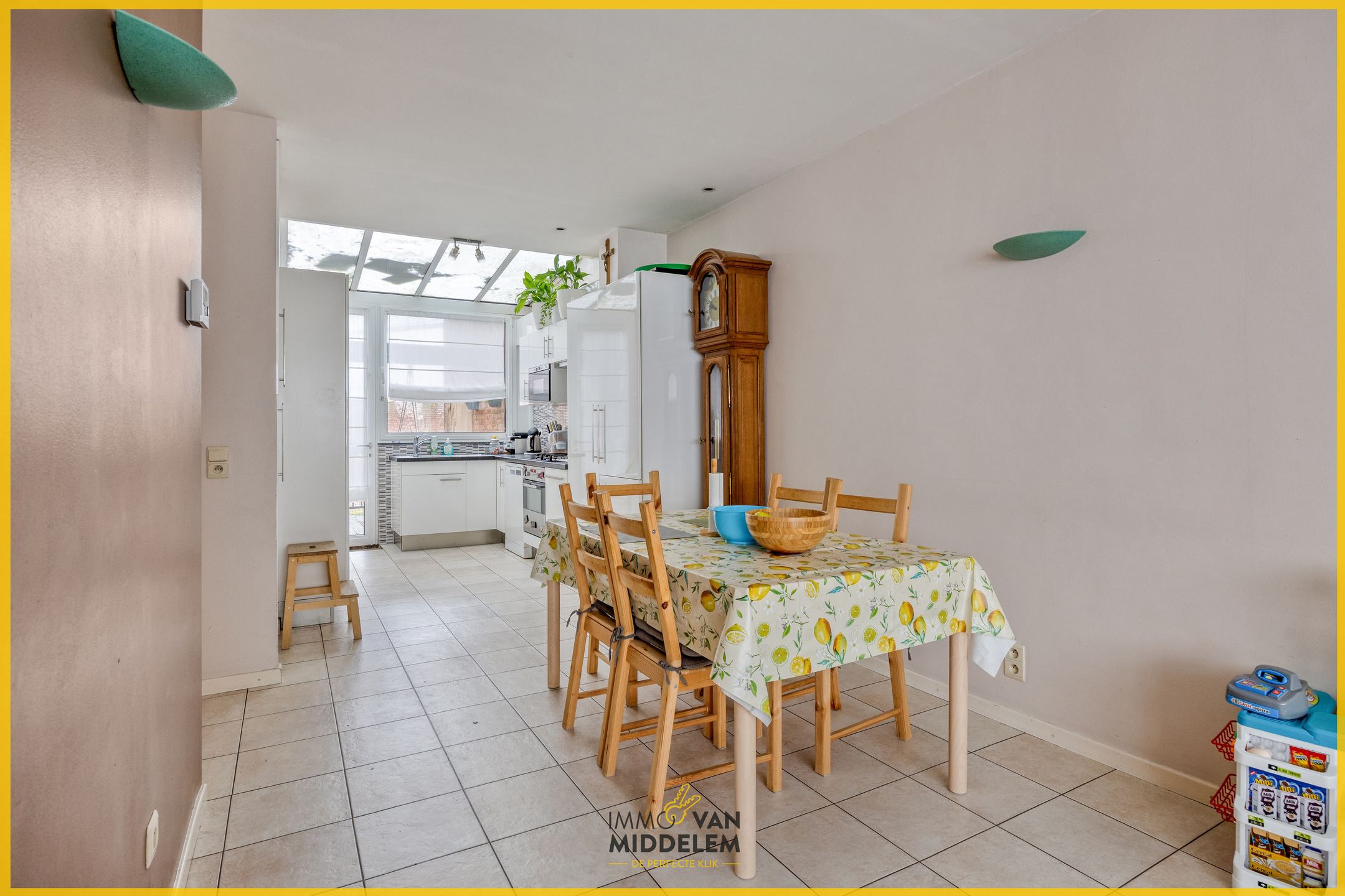 APPARTEMENT MET 2 KAMERS, TERRAS, TUIN EN GARAGE - foto 3