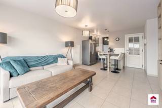 <p>Te koop: verzorgd appartement in het centrum van Nieuwpoort, op de Albert I laan, nabij openbaar vervoer.<br />Optie tot aankopen garage in de residentie! <br />Bijhorend zwembad aan de residentie! </p>

<p>Dit appartement (bouwjaar 2002) biedt een comfortabele indeling en een uitstekende ligging. Het zongerichte terras is ideaal om te genieten van de buitenlucht, terwijl de rustige ligging zorgt voor een aangename woonervaring. De goede constructie garandeert duurzaamheid en kwaliteit. Gelegen in het hart van Nieuwpoort, met winkels en voorzieningen op wandelafstand.</p>

<p> </p>

<p>Belangrijkste ruimtes:<br />• Living met veel lichtinval en directe toegang tot het terras<br />• Keuken met functionele indeling<br />• Slaapkamer met ruimte voor een dubbel bed<br />• Badkamer met douche en wastafel<br />• Apart toilet<br />• Inkomhal<br />• Zongericht terras</p>

<p> </p>

<p>Troeven:<br />• Zongericht terras<br />• Rustige ligging<br />• Goede constructie</p>

<p> </p>

<p>Neem vandaag nog contact op met je ERA-makelaar voor een bezoek.<br />058 222 222 of op gert@eraservimo.be<br />JOUW DROOMAPPARTEMENT. ZO GEVONDEN!</p>