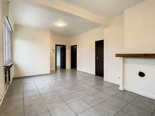 Deze landelijke hoeve is gelegen in Anzegem, op een boogscheut van het centrum van Waregem en vlakbij E17. De hoeve onderging recent...