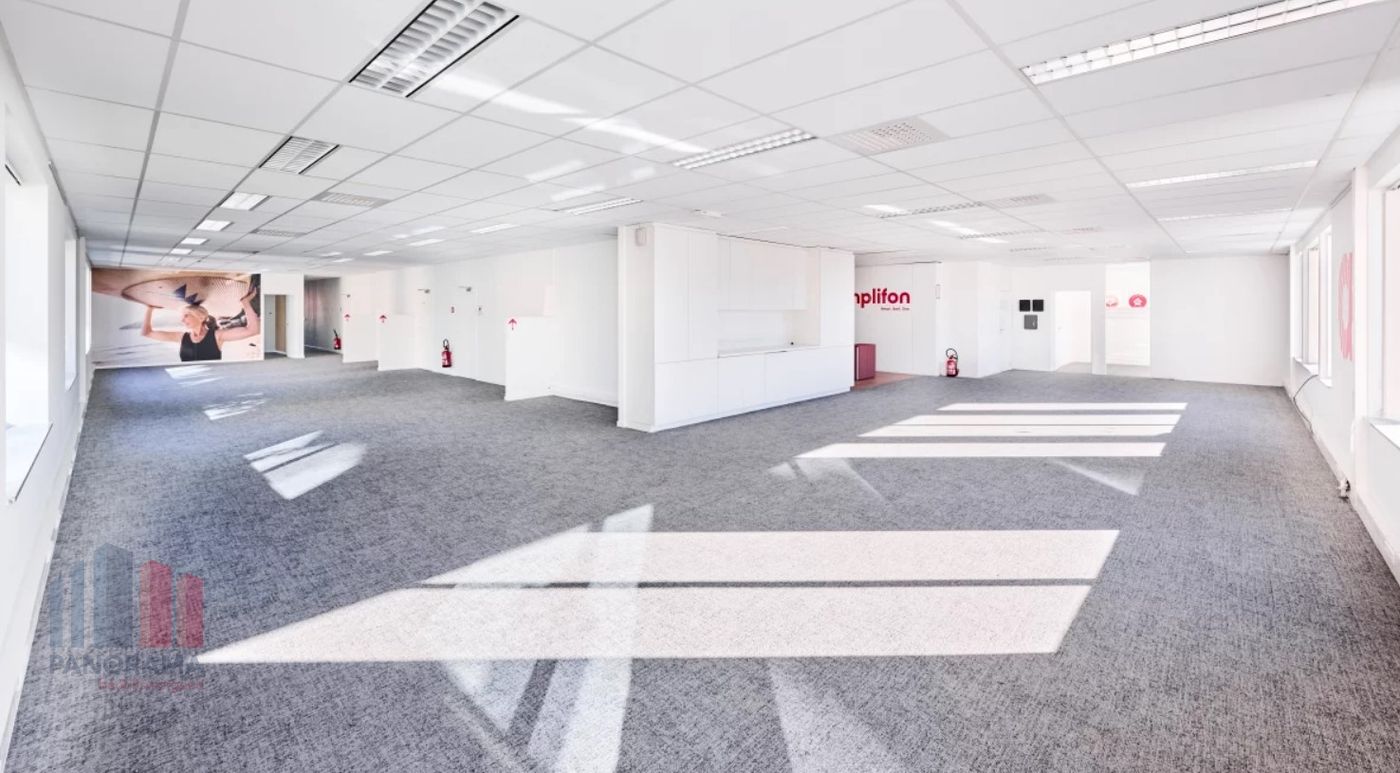 High-quality office of 411 m² in prime location near the R0 - photo 5