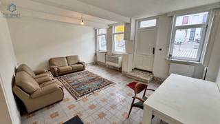 Gelegen in het charmante Geraardsbergen, biedt deze ruime woning een unieke kans voor diegenen die graag een eigen stempel willen drukken op...