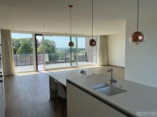 Zeer ruim energiezuinige penthouse met een E-peil lager dan 30, met vloerverwarming,  warmtepomp , zonnepanelen, waterverzachter, regenwater...