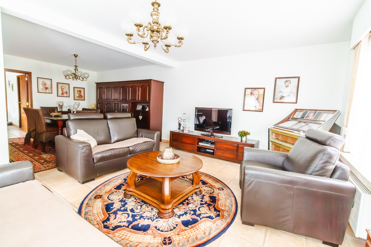 Ruime woning met grote garage / magazijn ! - foto 4