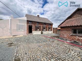 ***A VENDRE*** Ferme de 3 chambres à rénover avec jardin et grange sur un terrain de +- 48 ares et située dans un cadre rural et calme...