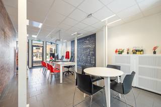 HANDELSRUIMTEHandelsruimte met kelder en mooie tuin.BIJZONDERHEDEN * CV op gas. * EPC C. * Conforme elektriciteitskeuring. * Asbestveilig (onbeperkt...