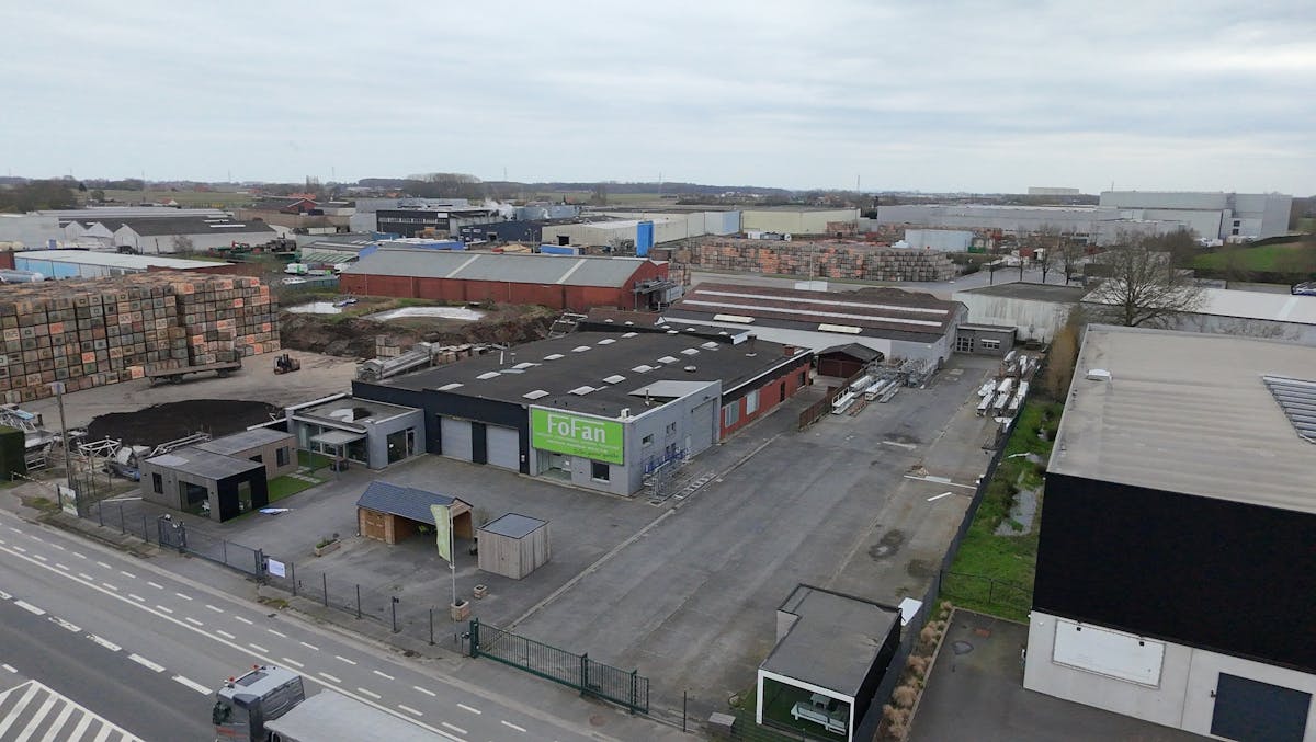 Bâtiment commercial à un endroit visible près de l'entrée et de la sortie de l'E403 - photo 3