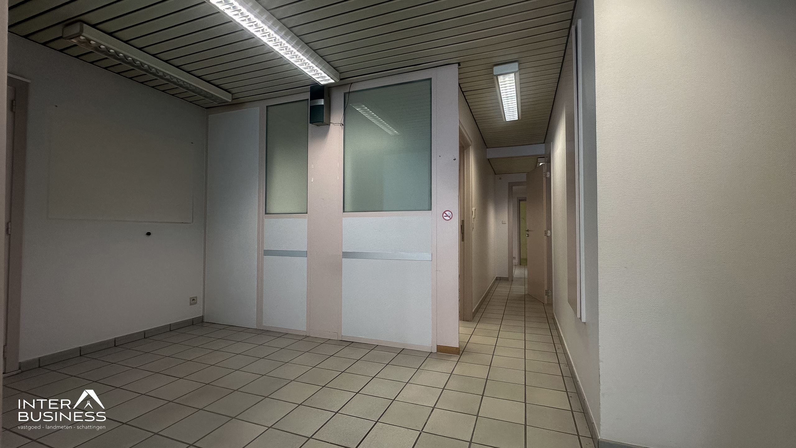 Commercieel handelsgelijkvloers centrum Izegem! - foto 4