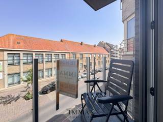 Dit lichtrijk hoekappartement met twee volwaardige slaapkamers is ideaal gelegen in het hart van Knokke, op wandelafstand van de...