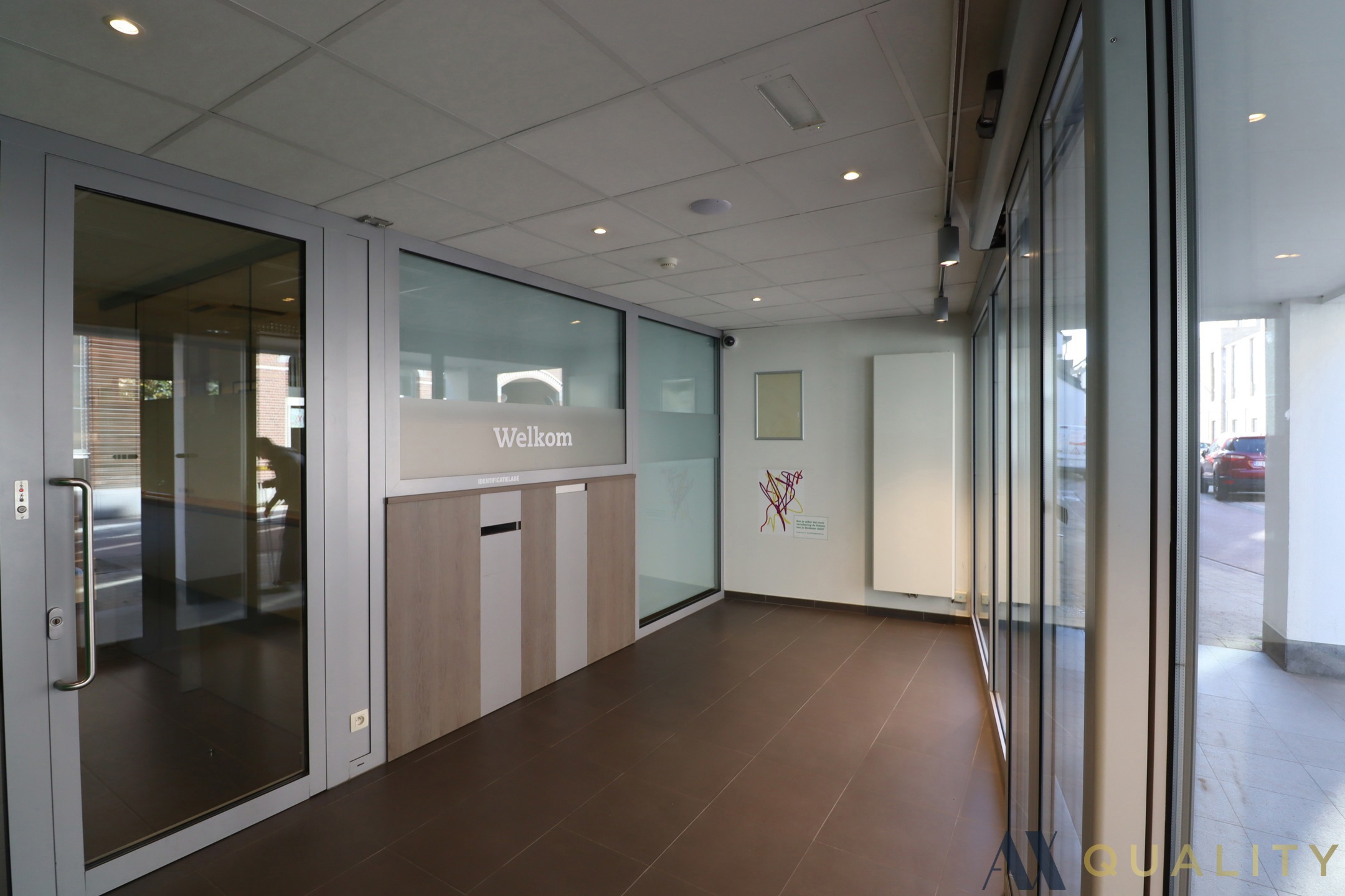 Veelzijdig handelspand te huur in het centrum van Sint-Amands - foto 4